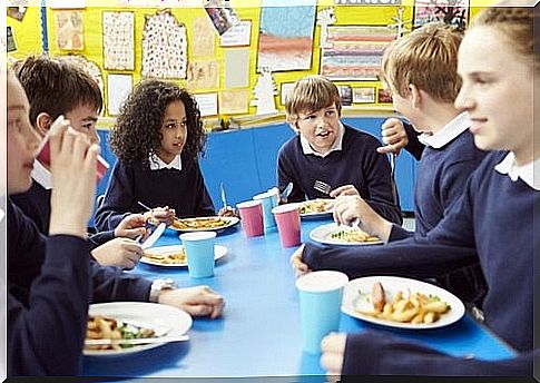 Children eat in the canteen at school