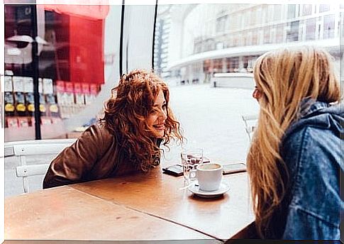 Two friends drinking coffee