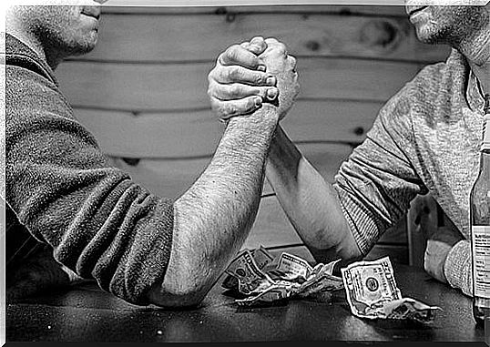 Two men lay arm for money