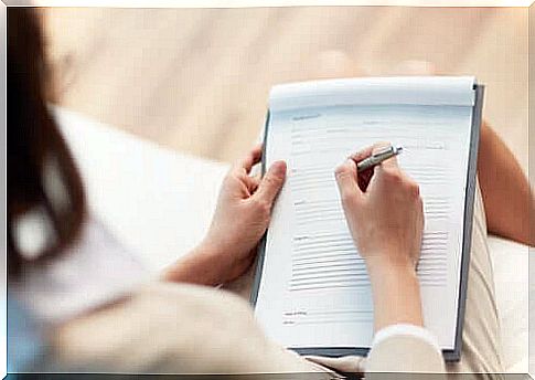 The social worker in the probation service has an important job with the inmates, which is illustrated by a woman who takes notes